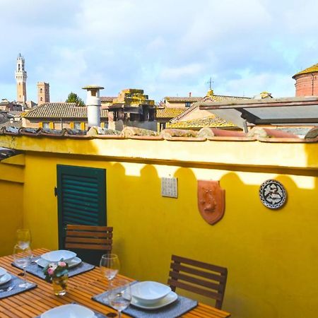 Un Terrazzo Sulla Magia Apartment Siena Bagian luar foto