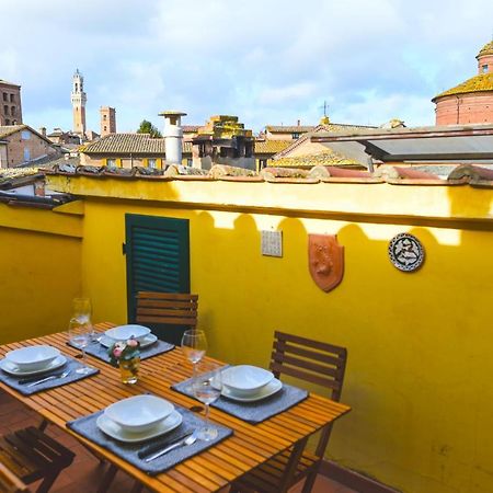 Un Terrazzo Sulla Magia Apartment Siena Bagian luar foto