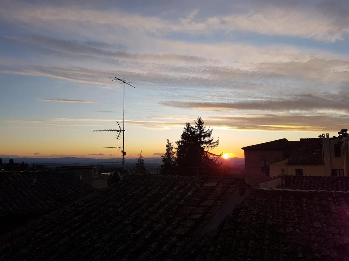Un Terrazzo Sulla Magia Apartment Siena Bagian luar foto