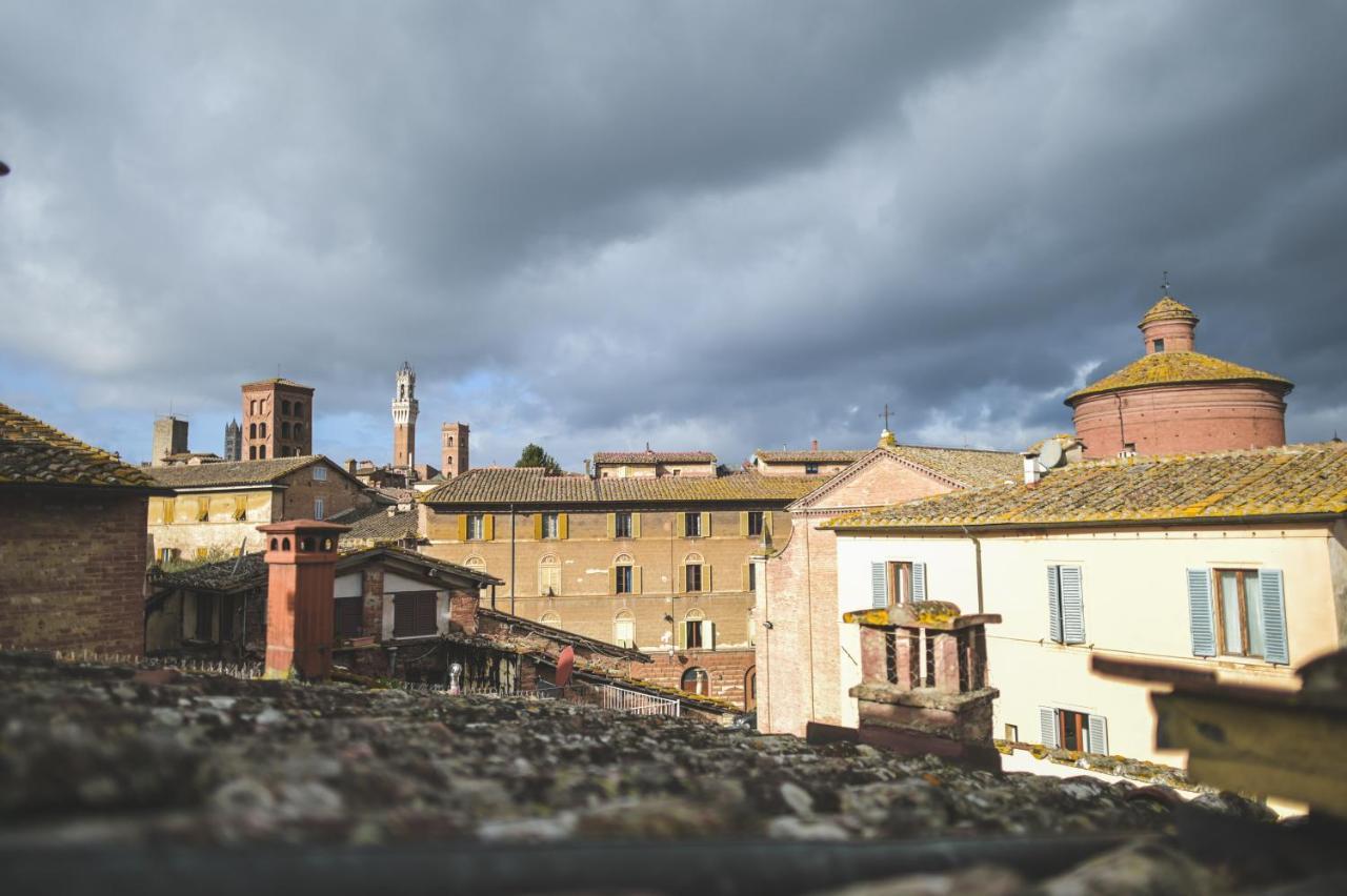 Un Terrazzo Sulla Magia Apartment Siena Bagian luar foto