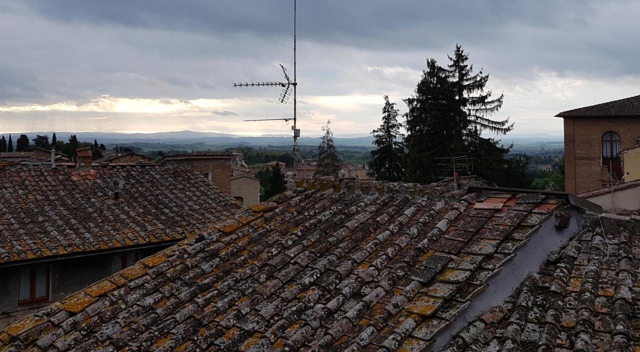Un Terrazzo Sulla Magia Apartment Siena Bagian luar foto