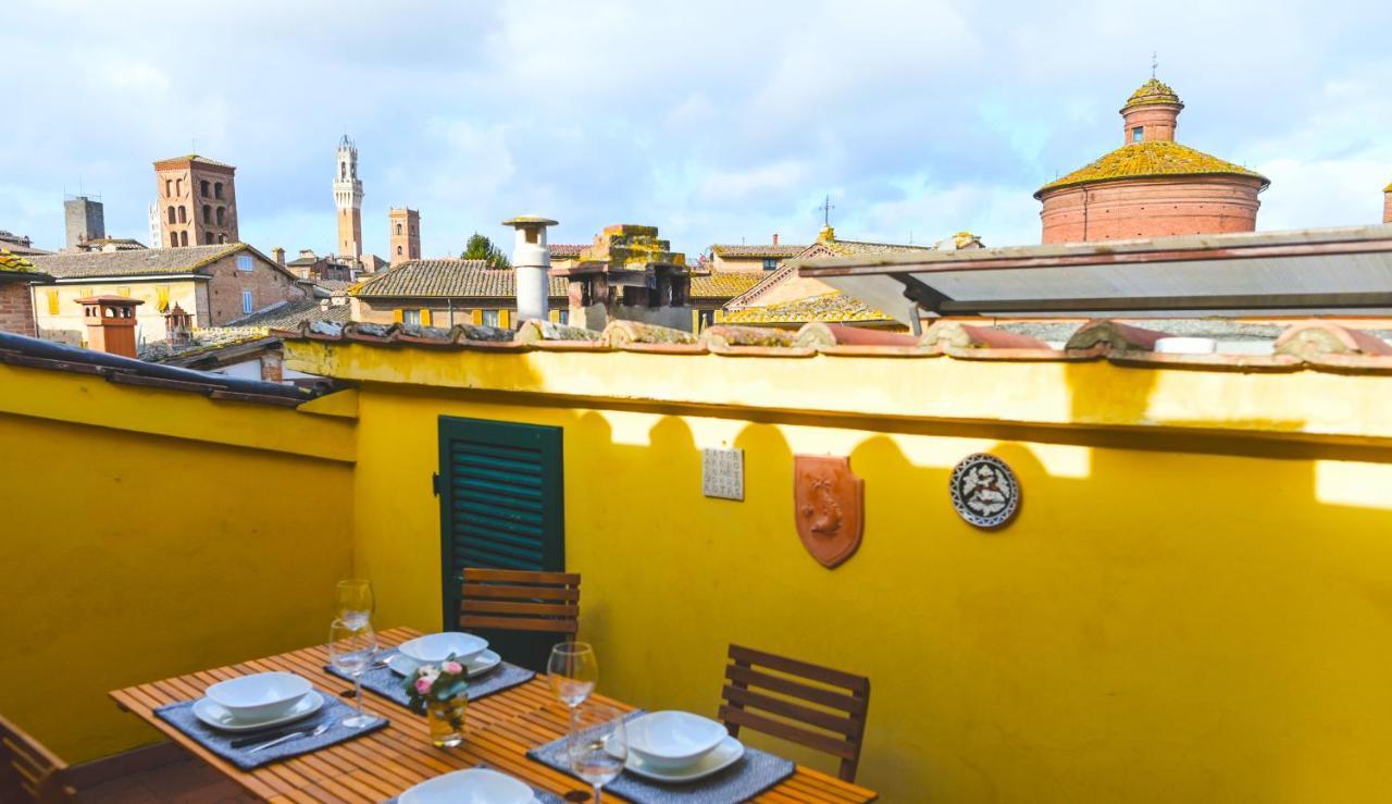 Un Terrazzo Sulla Magia Apartment Siena Bagian luar foto